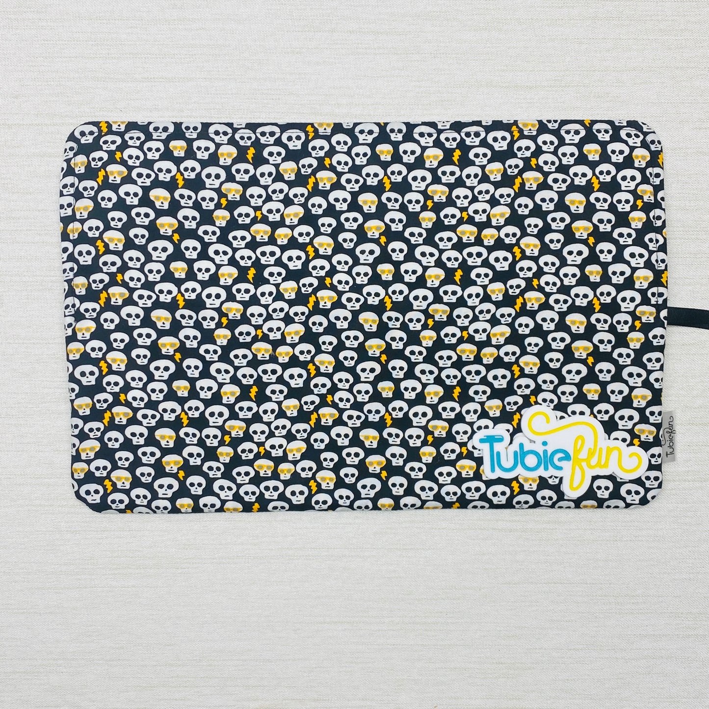 Syringe Roll - Skulls on Black