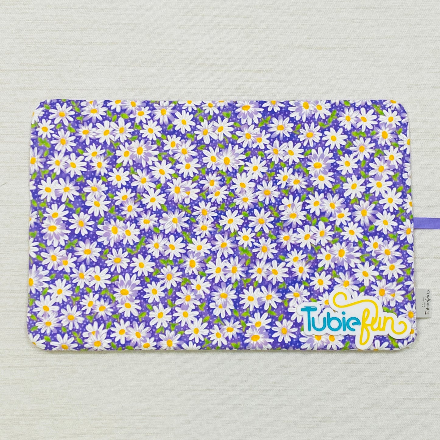 Syringe Roll - Daisies on Purple
